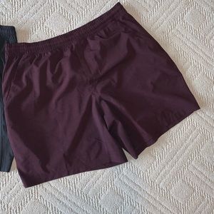 Lululemon Pace Breaker Short 7" 
LinerlessBurgundy
